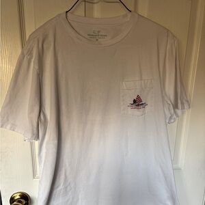 Vineyard Vines Sz med Men’s pocket tee!Red/white/blue boat! Excellent SS